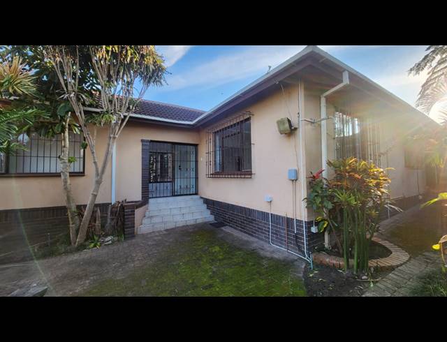 6 BEDROOM HOUSE FOR SALE IN UVONGO